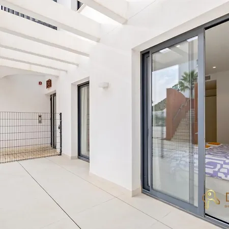 Appartement In Higueron West With Garden