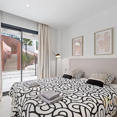 Apartment In Higueron West With Garden